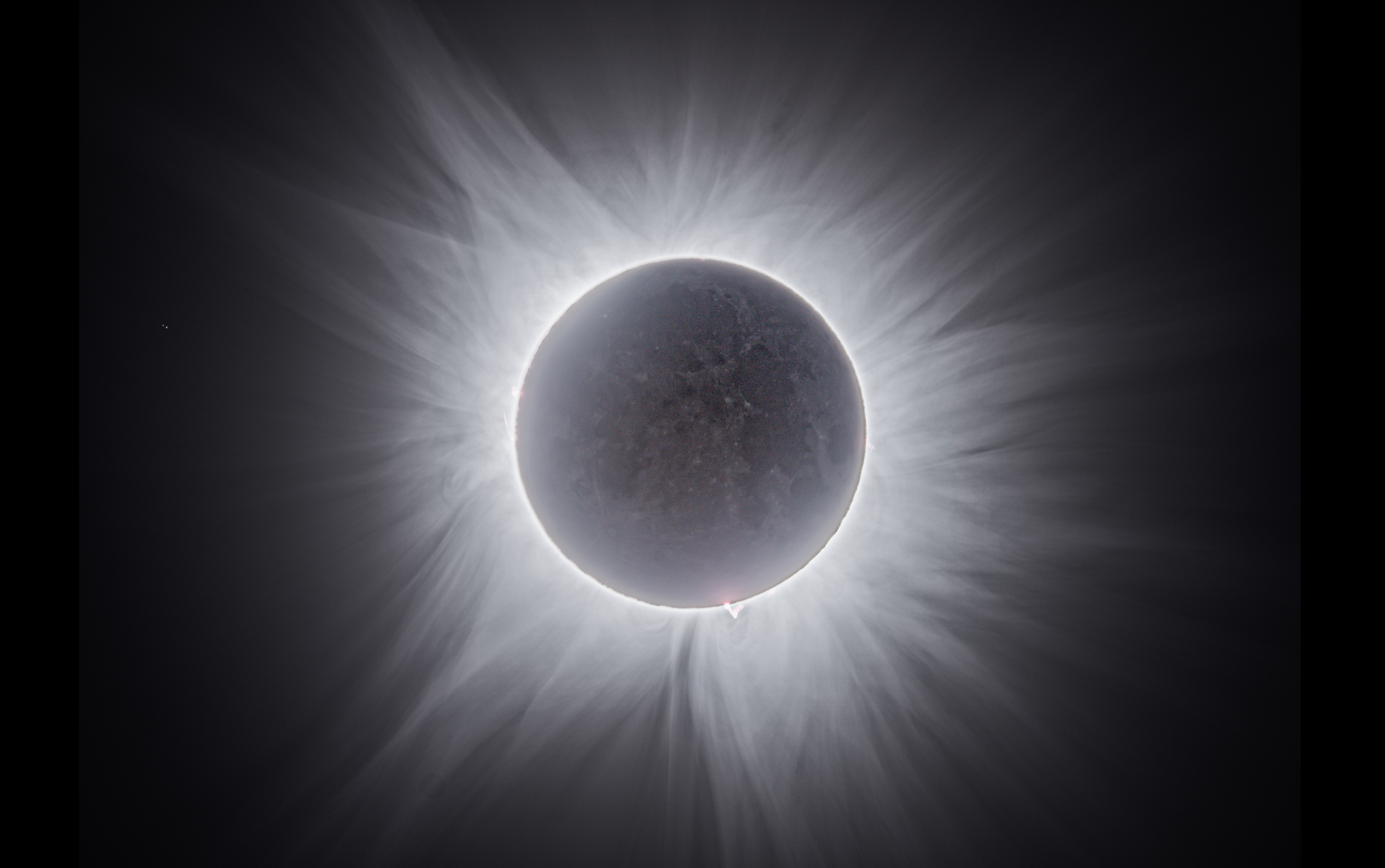 Earthshine Durante Eclipse Total de Sol 2024